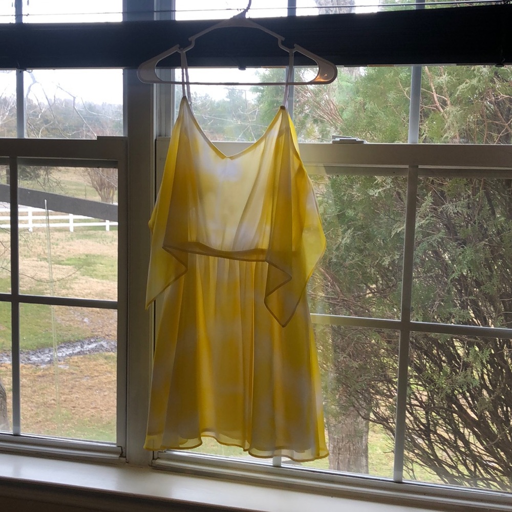 Yellow spring backless dress